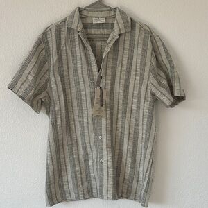 Men's textured striped button down short sleeve shirt!